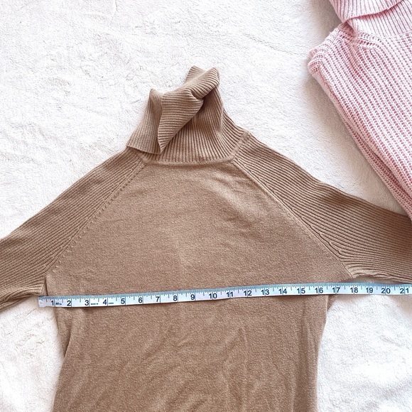 Michaell Michael Kors knit tan turtleneck - Picture 7 of 11